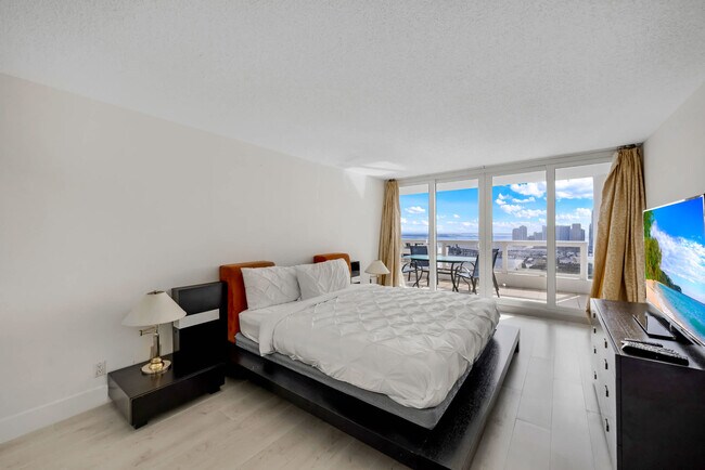 Foto del edificio - 1717 N Bayshore Dr