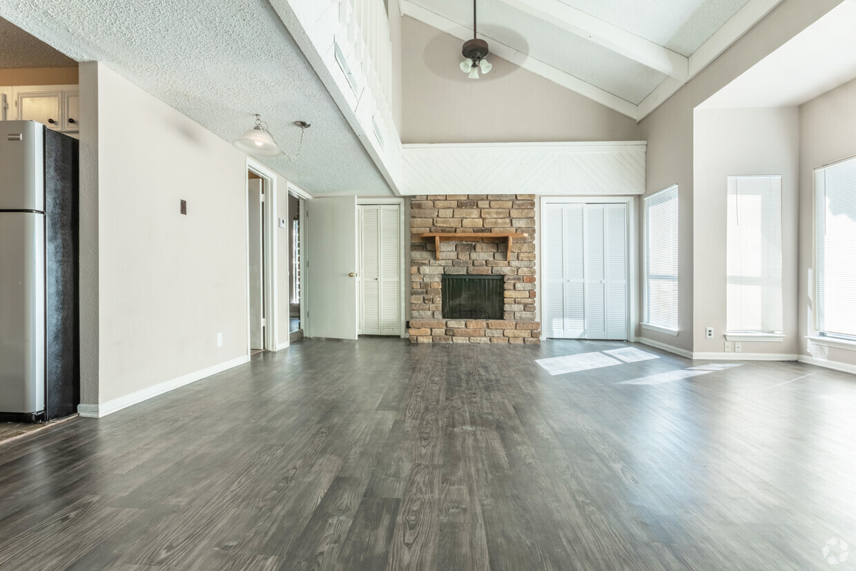Primary Photo - Baycliff Apartments