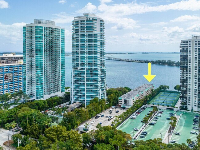 Building Photo - 2201 Brickell Ave