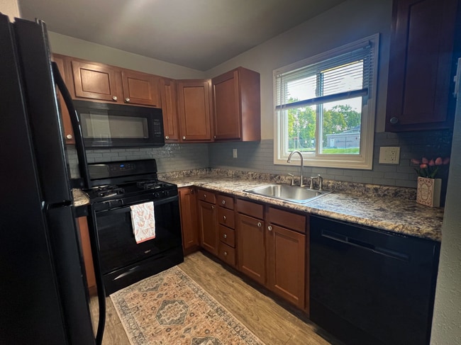 Building Photo - Parkview Townhomes