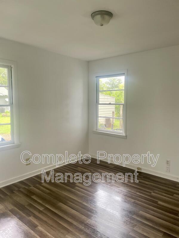 Building Photo - 7321 4th Ave N