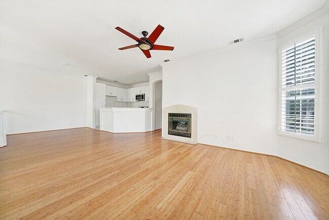 Foto del edificio - Newport Coast gated community, available now