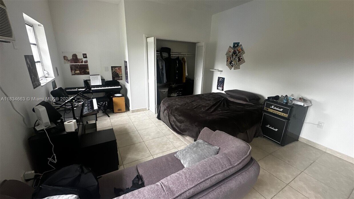 Foto principal - 2944 SW 25th Ter