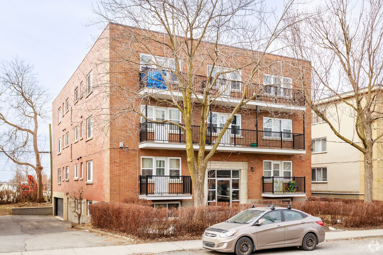 Building Photo - 4020 Av Kindersley