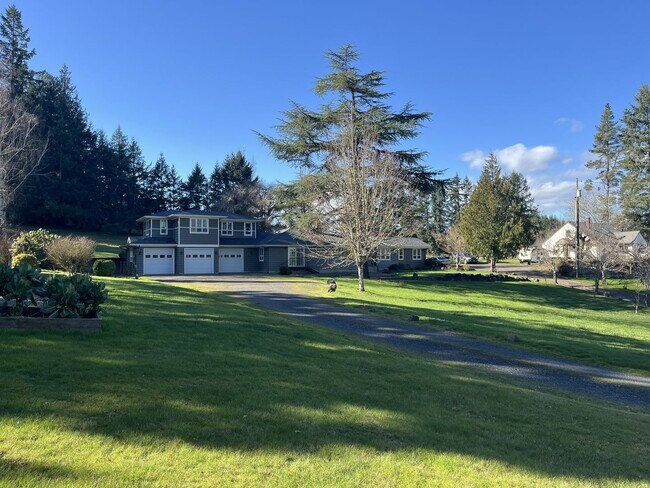 Foto del edificio - Hillsboro Hidden Gem – 4BR Country Retreat on 1.27 Acres with Vaulted Living, Island Kitchen & Sc...