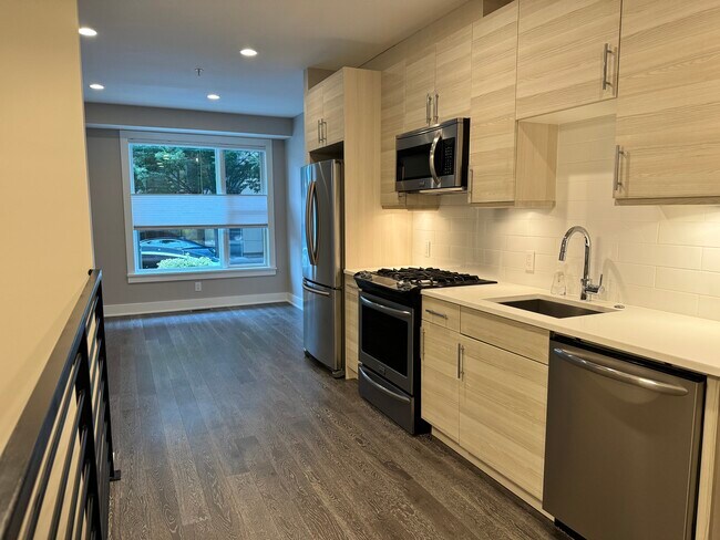 Foto del edificio - 703 Newton Pl NW
