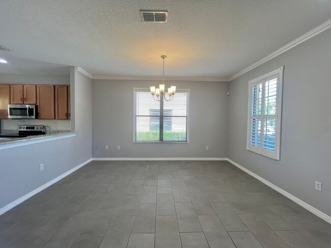 Building Photo - Hunter's Creek - 3 Bedroom, 2.5 Bathroom T...