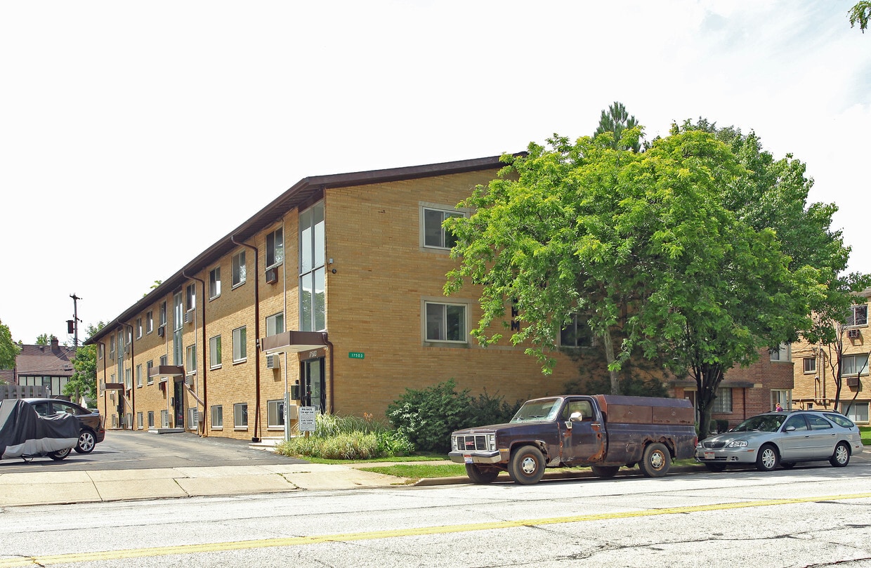 17503 Madison Ave, Lakewood, OH 44107 Apartments Lakewood, OH