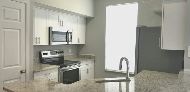Foto del edificio - 9058 Lake Chase Island Way