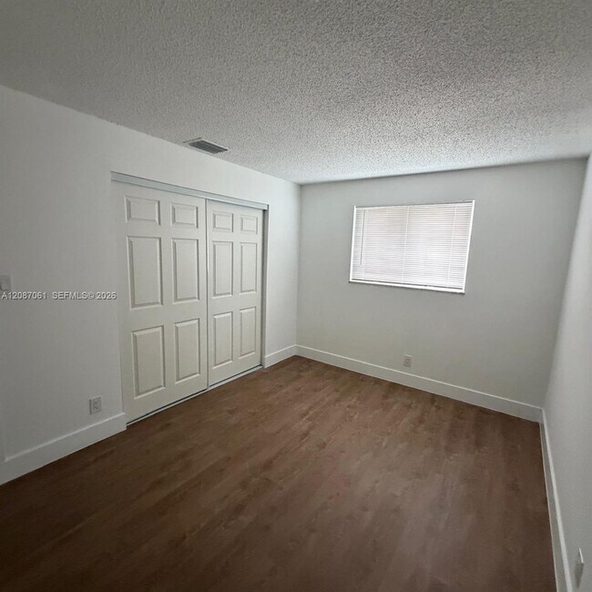 Foto del edificio - 3932 NW 39th Ave