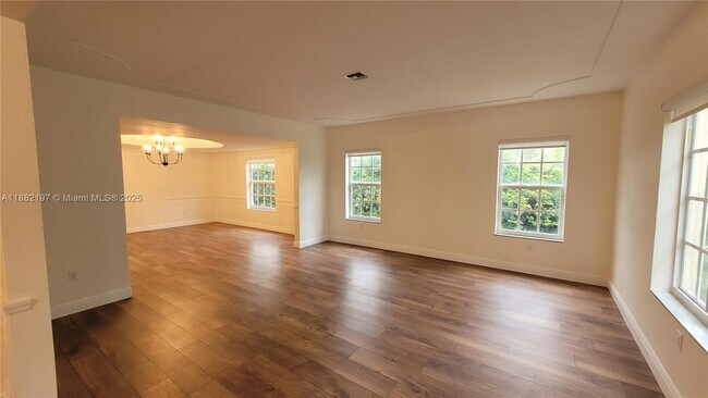Building Photo - 4850 University Dr