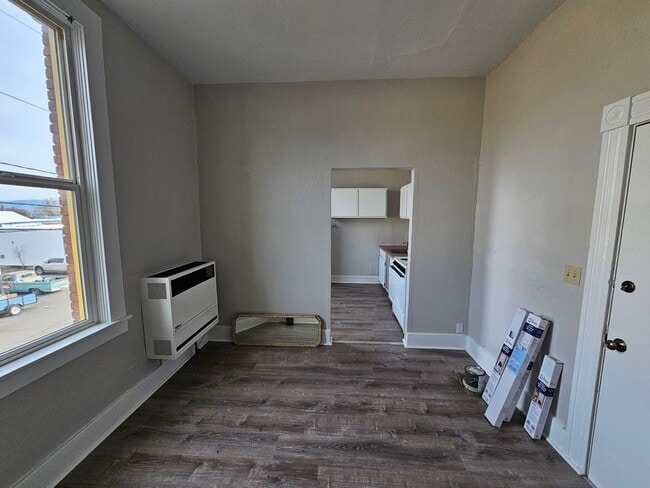 Building Photo - 221 Fir St