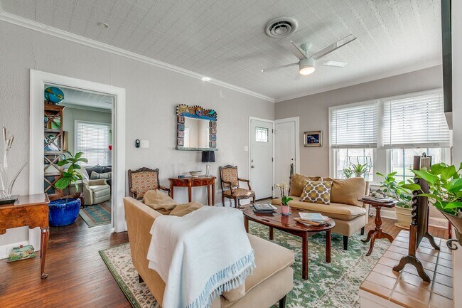 Building Photo - FURNISHED 3-BEDROOM HOME IN WOODLAWN TERRACE