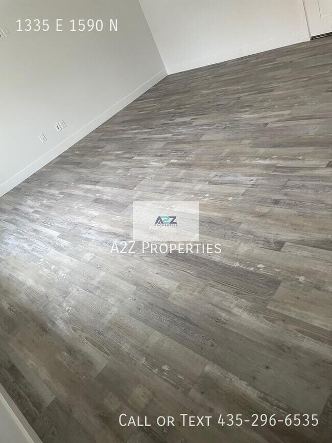 Foto del edificio - 1335 1590 N
