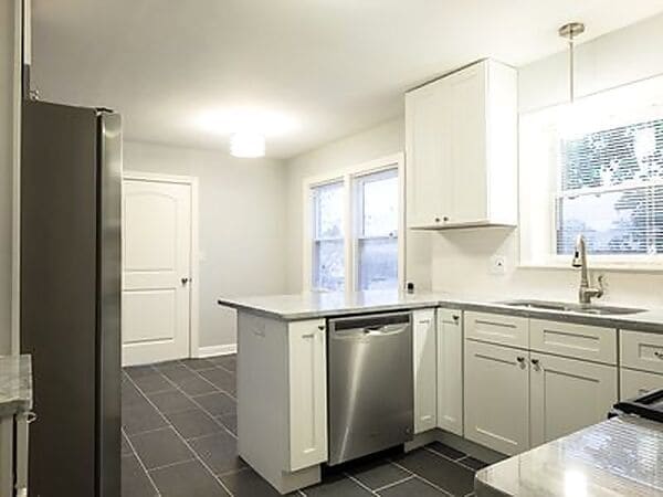 Building Photo - 2910 W Touhy Ave