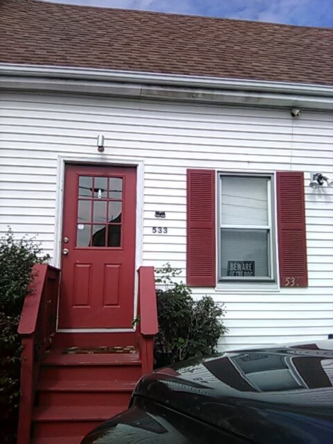 Primary Photo - 533 Bay St