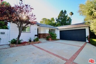 Building Photo - 5415 Coldwater Canyon Ave