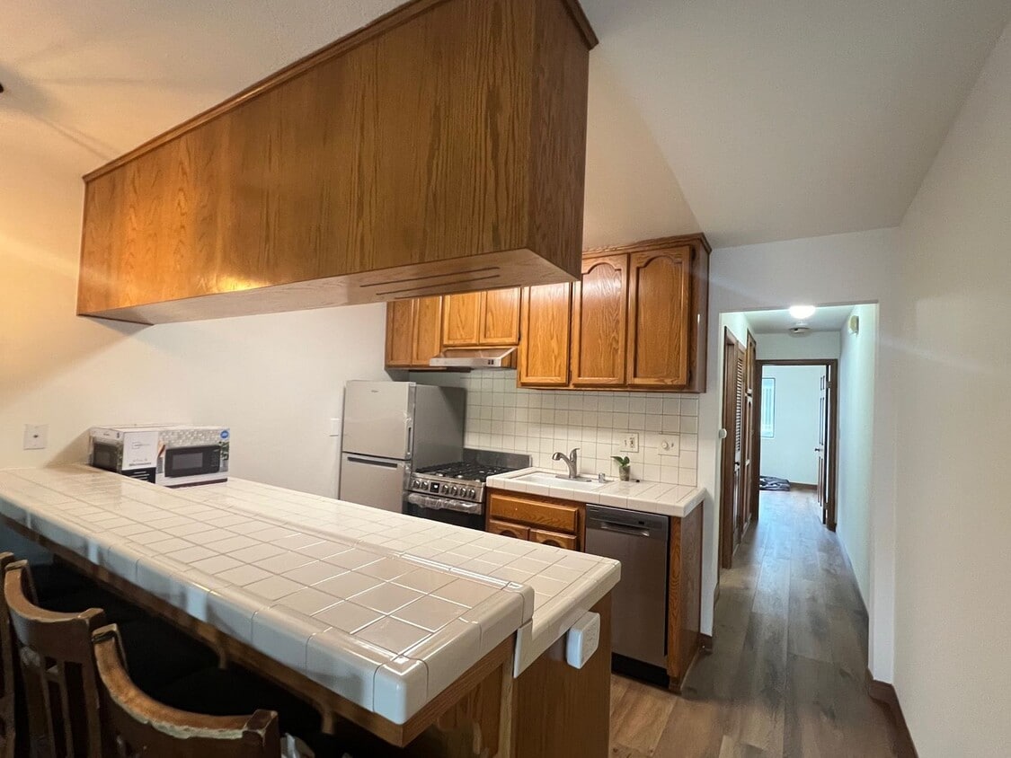 Primary Photo - Los Caballeros #312 - Leasing only