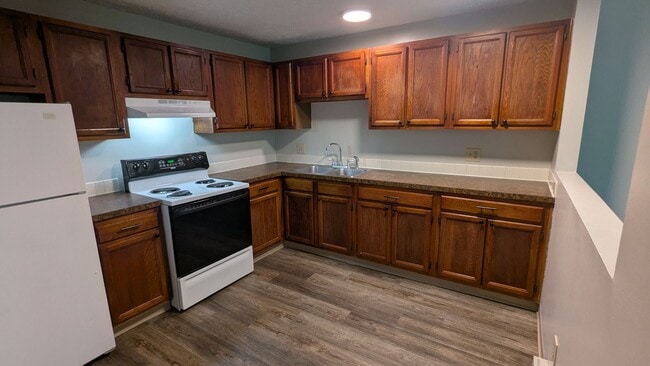 Building Photo - 819 Kerns Dr NE