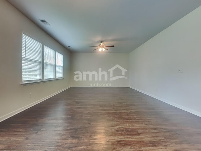 Building Photo - 656 Silver Moss Dr