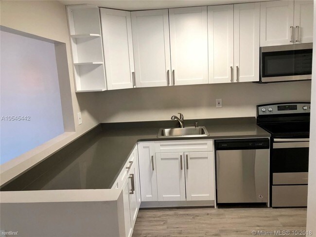 Building Photo - 2 br, 2 bath Condo - 1151 Collins Ave 504
