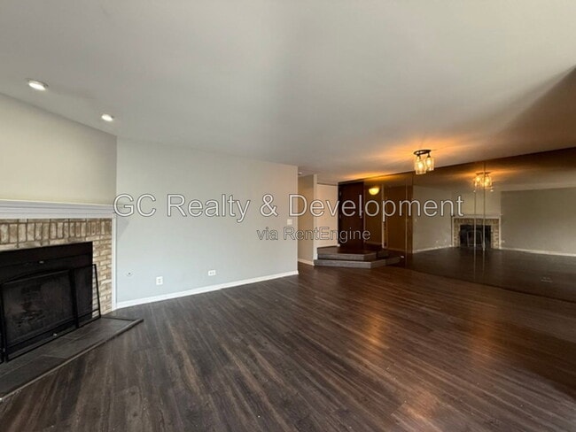 Building Photo - 320 Deer Glen Way
