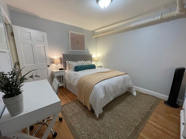 Foto del edificio - 43 Glenville Ave