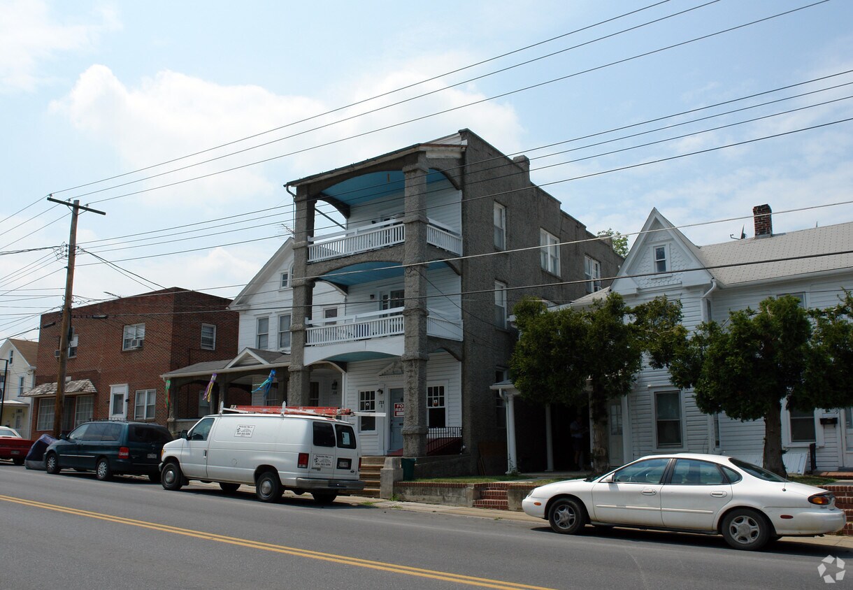 Building Photo - 733-735 Winchester Ave