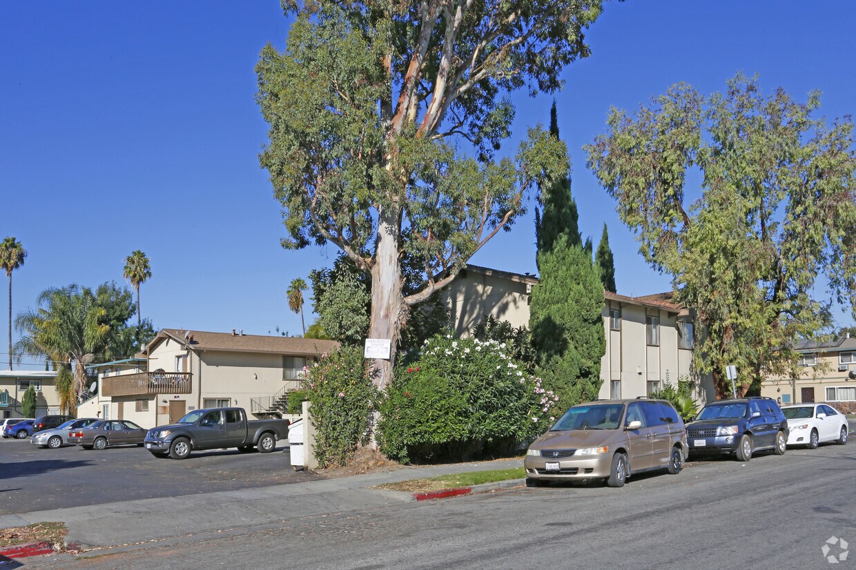 Primary Photo - 588 Avalani Ave