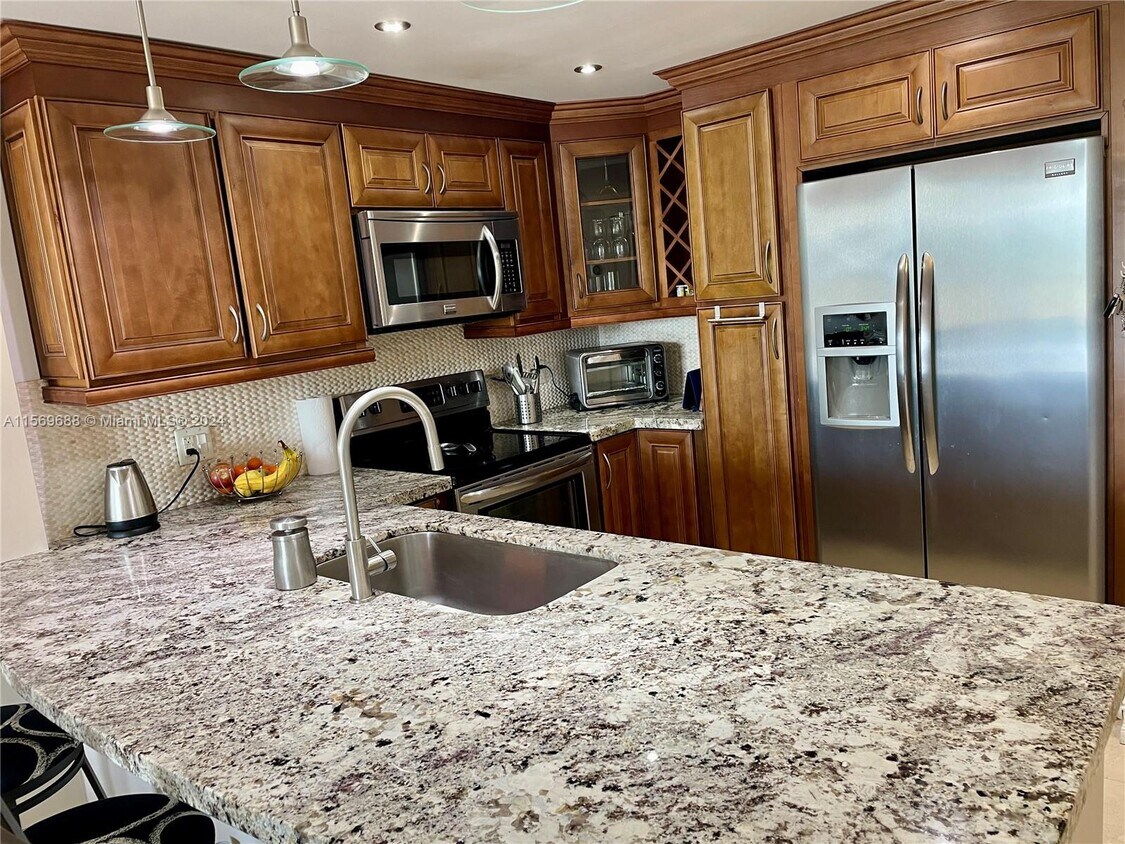Foto principal - 20301 W Country Club Dr