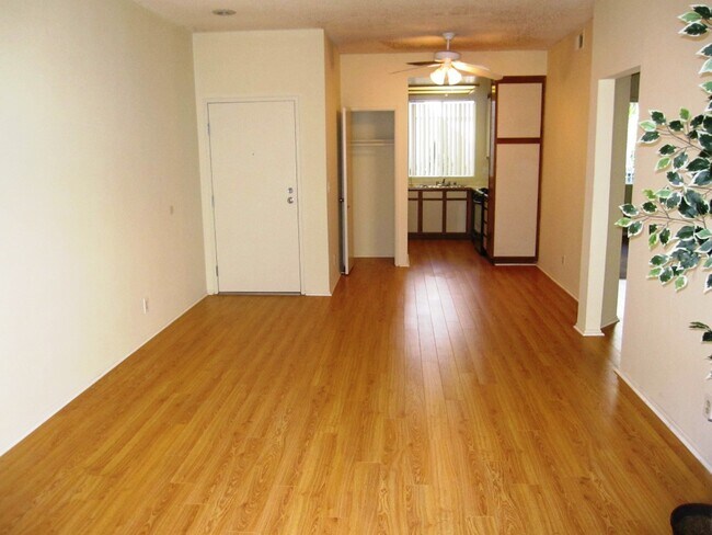 Building Photo - 10933 Huston St