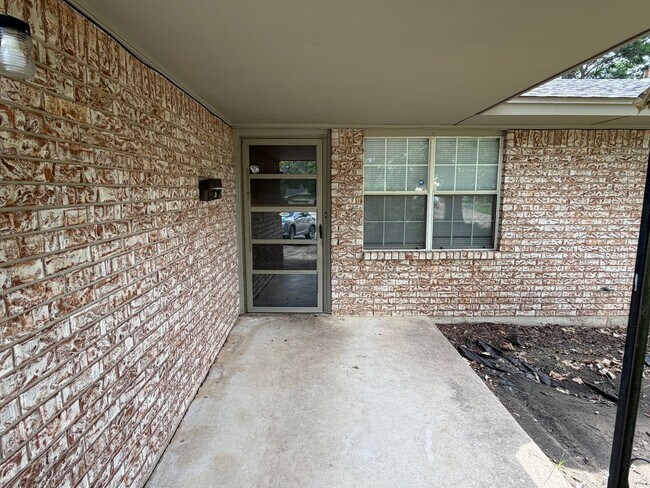 Foto del edificio - 3 bed, 1 bath ,1 car home tucked in a cul-de-sac in Norman!