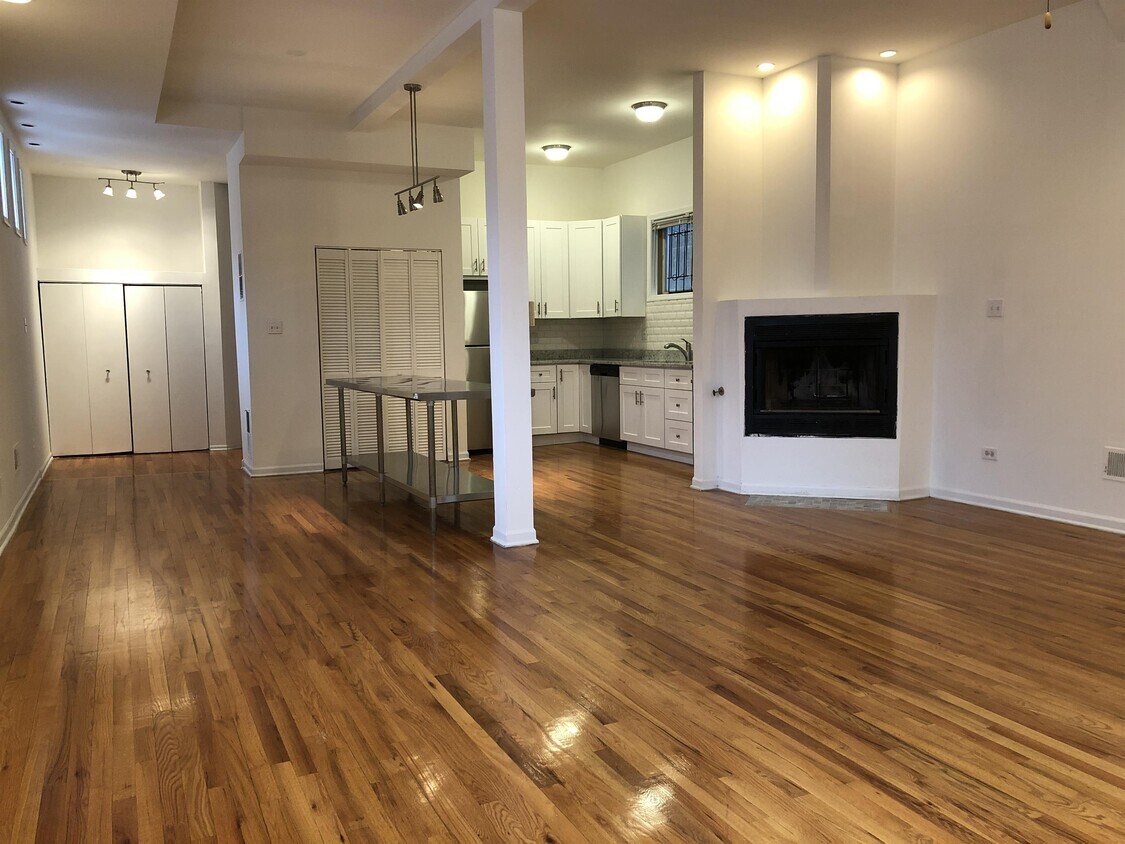 Primary Photo - 1121 N Wood St