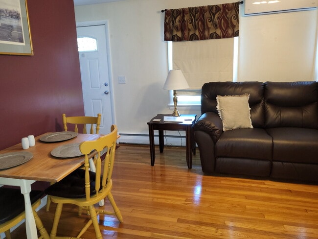 Building Photo - Fully Furnished Fairfax Street Home with O...