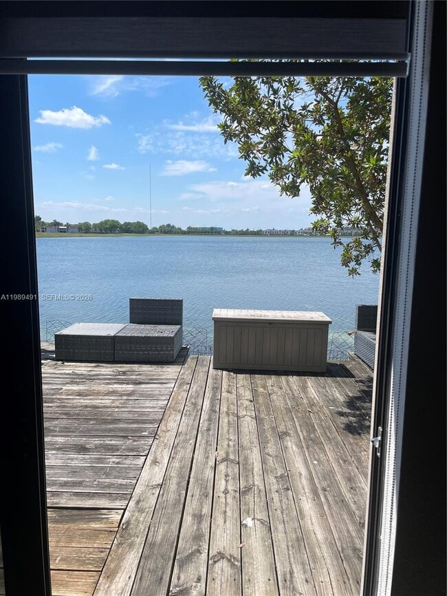 Foto del edificio - 20548 NE 5th Pl