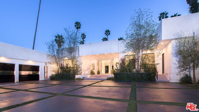 Foto del edificio - 900 N Hillcrest Rd