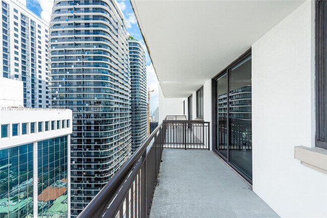 Foto del edificio - 999 SW 1st Ave