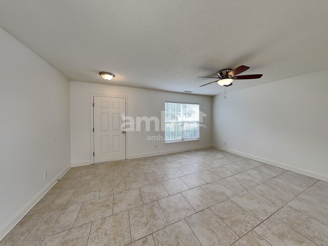 Building Photo - 1021 Meadowbrook Ln SW