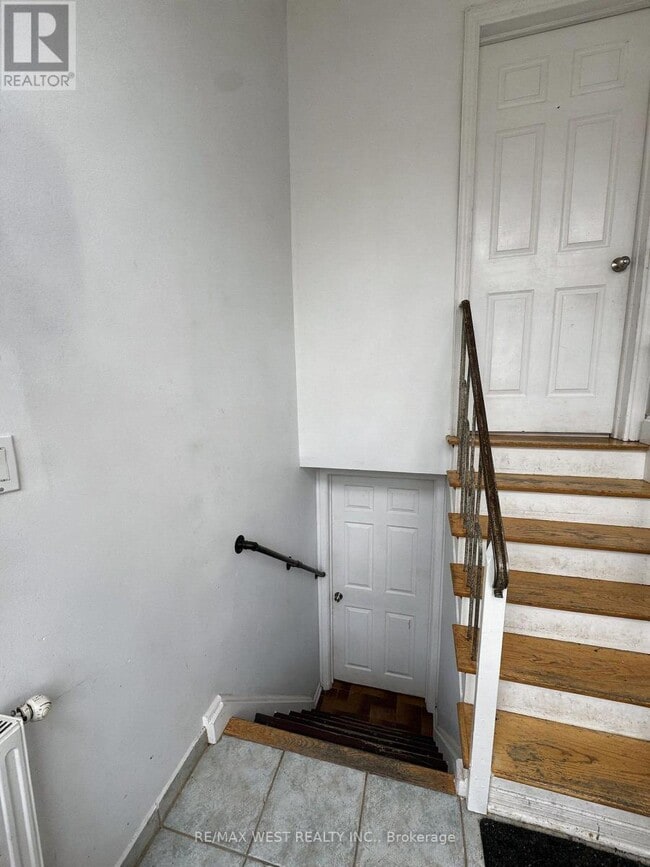 Building Photo - 31 Valencia Crescent