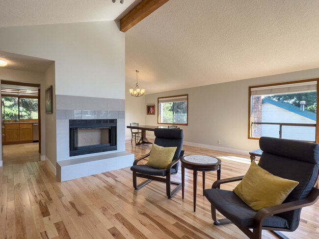 Building Photo - Spacious 3 Bedroom Cul-De-Sac Home in Cedar Mill with Easy Access to Nike, Intel, and St. Vincent