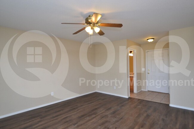 Building Photo - 699 E Springfield Pl