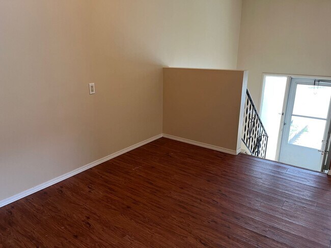 Photo du bâtiment - 3 Bed 2 Bath Unit in Red Deer, AB