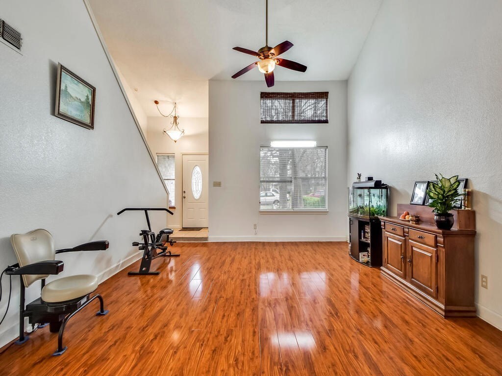 Primary Photo - 1505 Somerset Dr