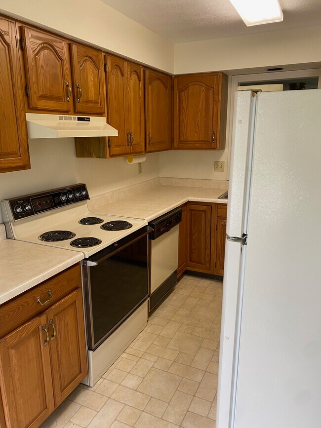 Kitchen - 19 Willowood Ln