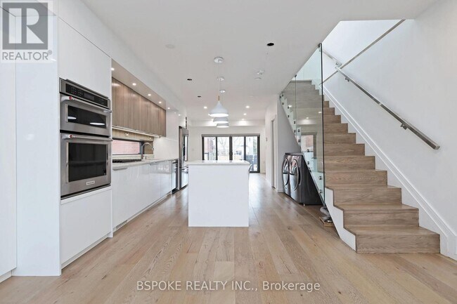 Photo du bâtiment - 707 Mortimer Ave