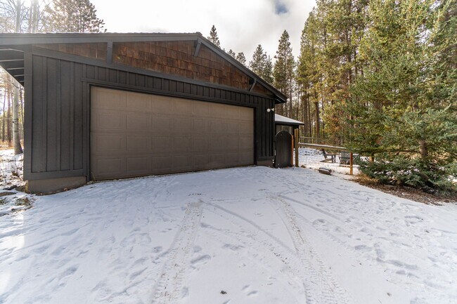 Building Photo - 17376 Lively Ln