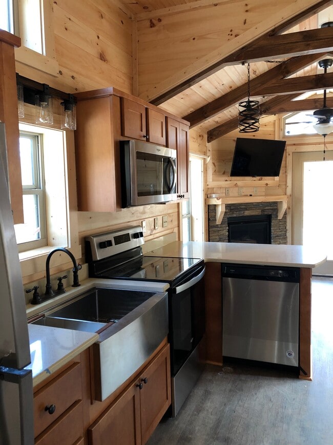 Building Photo - 1566 Old Mill Rd