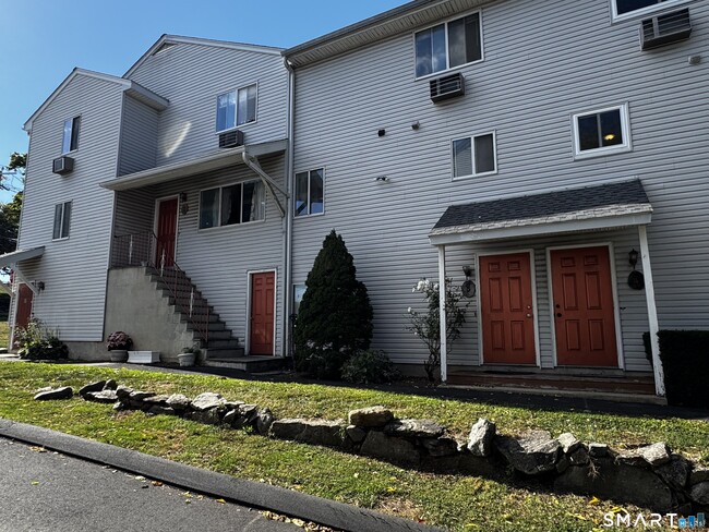 Photo - 118 W Cedar St Apartment