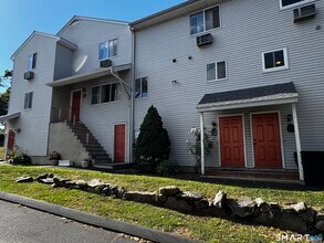 Building Photo - 118 W Cedar St