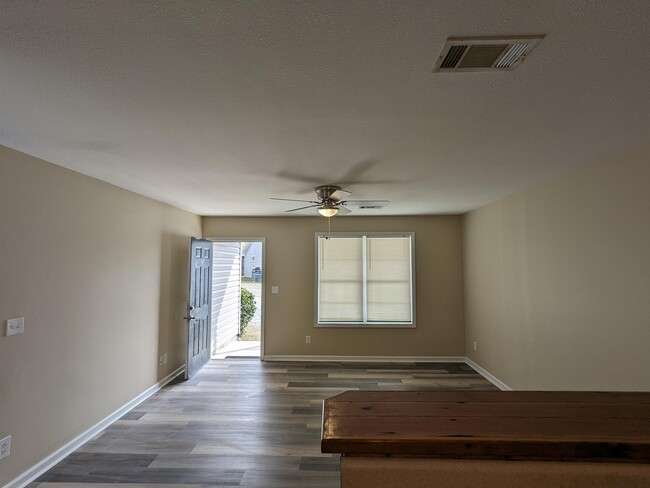 Building Photo - 73 Roydon Dr